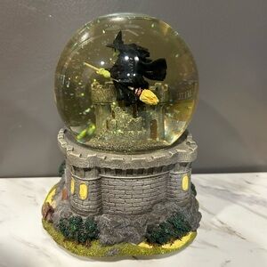 Wizard of Oz “Ding Dong the witch is Dead” Vintage Snow globe - Wicked W…